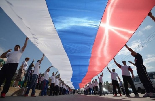 بحضور نتنياهو .. روسيا تحتفل بعيدها الوطني بالقدس!