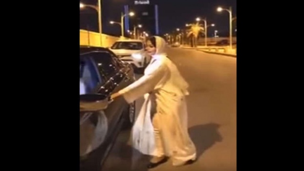 الإعلامية السعودية شيرين تخرج عن صمتها بعد فتح تحقيق ضدها بسبب لباسها