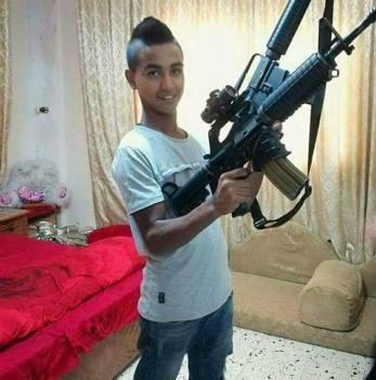 فيديو..الاحتلال يعتقل فتى من مخيم جنين ويصيب آخر دهساً بآلية عسكرية
