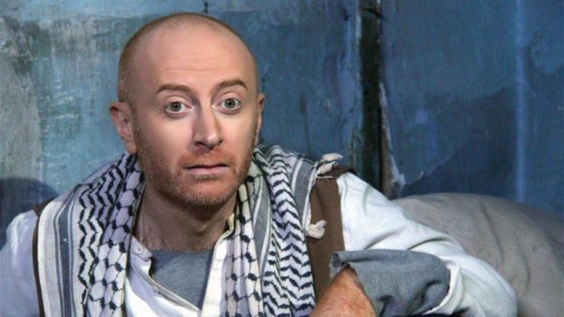 بالفيديو- نمس "باب الحارة" كان مغنّياً.. ديو مع عاصي الحلاني في أرشيفه!