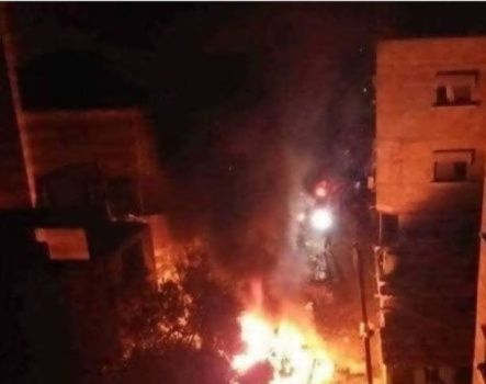 الاحتلال يستهدف سيارة في غزة والمقاومة تطلق 12 صاروخا