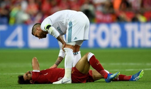 'راموس' يرد بسخرية شديدة على اتهامه بإصابة محمد صلاح ..!