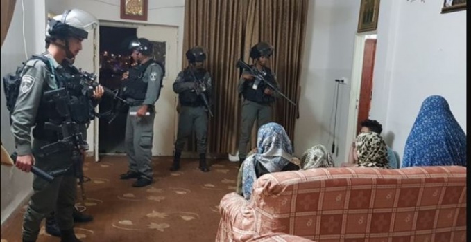 حملة اعتقالات في محافظات الضفة الغربية فجر اليوم.
