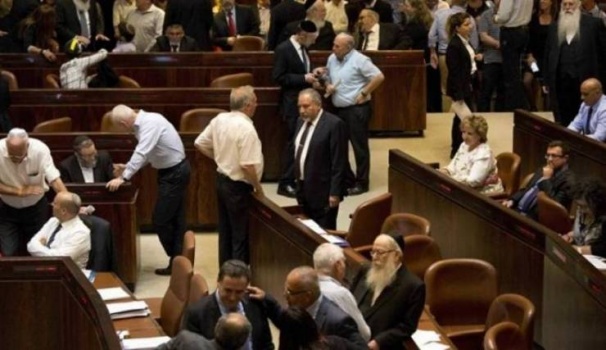 الحكومة: إسرائيل تسرق أموال شعبنا بشكل علني ..
