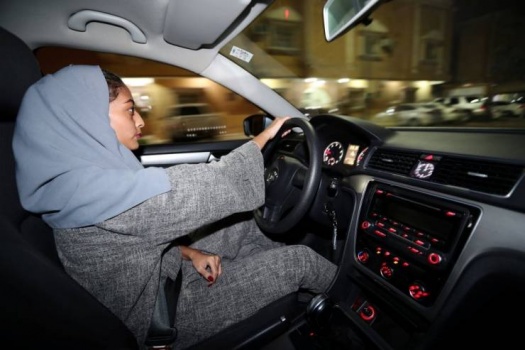 'أحلام' تغضب متابعيها بتعليقها على بدء سريان قرار قيادة المرأة للسيارة بالسعودية