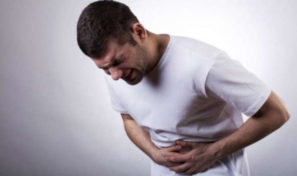 رجل يفقد الشعور بساقه وكاد يفقد حياته أيضا بسبب تكدّس كمية هائلة من البراز في بطنه!
