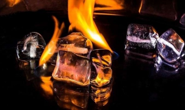 صدق أو لا تصدق: جليد حرارته كحرارة الشمس!