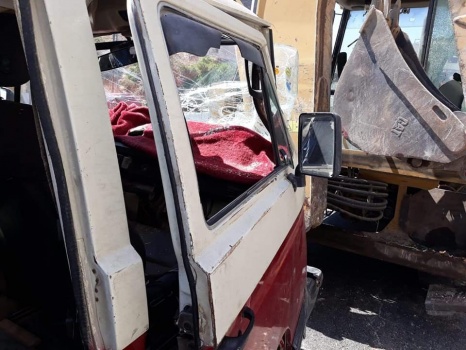 بالصور..إصابة مواطنان بحادث تصادم بين مركبة وجرافة في جنين
