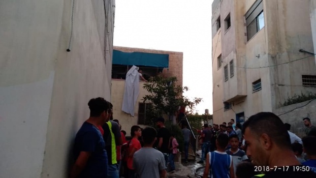 الدفاع المدني وبلدية نابلس يسيطران على حريق منزل في قرية دير الحطب شرق نابلس