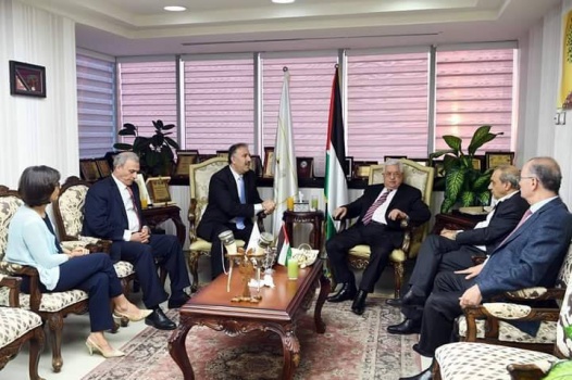 أشاد بالتطور الكبير الذي تشهده الهيئة...الرئيس يتفقد مقر الهيئة العامة للإذاعة والتلفزيون برام الله (صور)