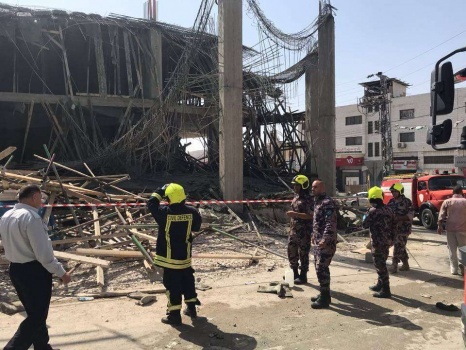بالصور..إصابة 7 عمال بانهيار سقف مبنى قيد الانشاء في نابلس