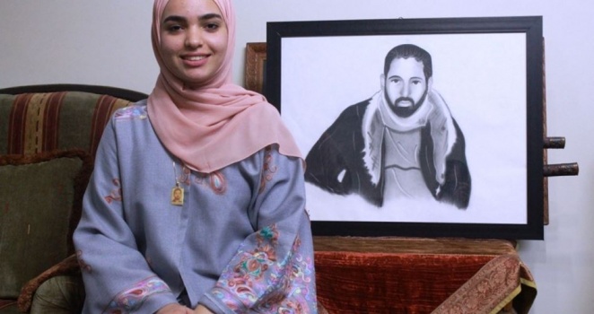 آية أبو حلوة.. فرحة النجاح ودموع فقدان الأب الشهيد