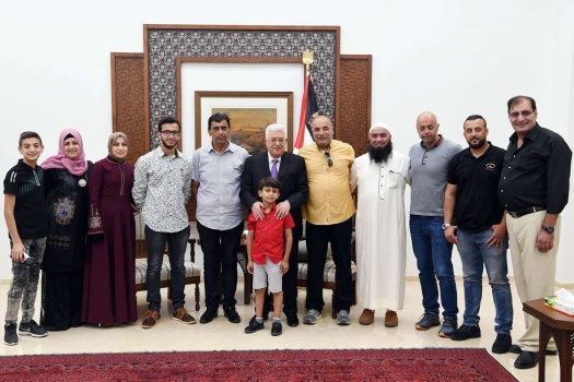 بعد أن كان مختطفاً..الرئيس يستقبل الطفل كريم جمهور وعائلته
