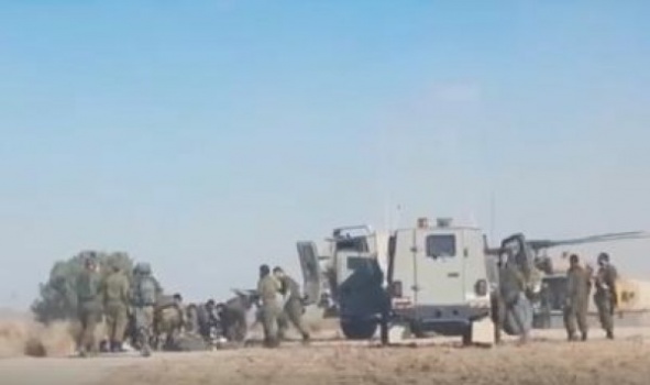 شاهد: لحظة إسعاف الجندي الإسرائيلي على حدود غزة
