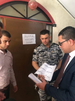 الصحة والضابطة الجمركية يغلقان مطعم مخالف لشروط السلامة الصحية في رام الله