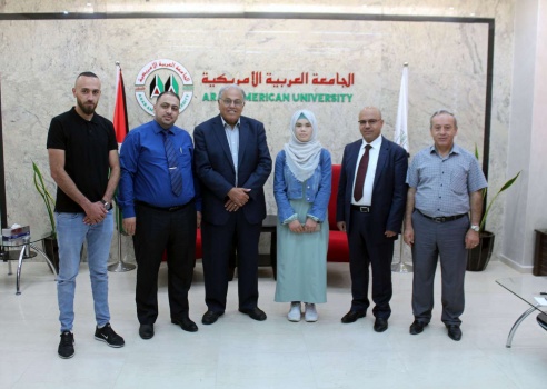 جنين:الجامعة العربية الامريكية" تقدم منحة كاملة للطالبة الأولى على فلسطين