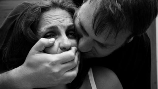 تعرّضت للاغتصاب الجماعي على يدّ خمسة أفراد من عائلتها... والعنف لم يتوقف عند هذا الحدّ!