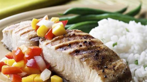 تناولوا المزيد من الأسماك لحياة أطول!