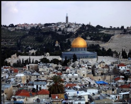 صيدم يعفي طلبة البلدة القديمة بالقدس من رسوم الجامعات