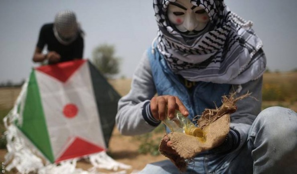 اسرائيل تُقر استهداف مطلقي الطائرات الورقية في غزة
