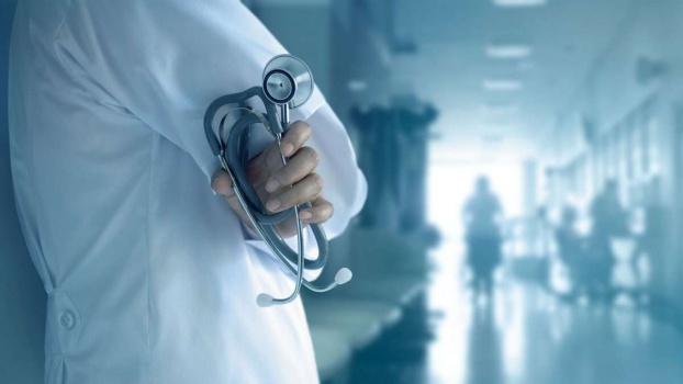 هذه عقوبة طبيب فرنسي اغتصب 32 مريضة