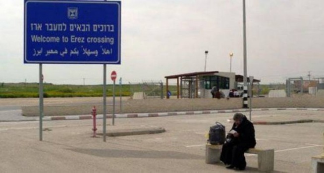 الاحتلال يمنع غزية من مرافقة ابنها المصاب بالسرطان