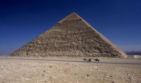 اكتشاف قدرات فيزيائية "غريبة" لهرم خوفو