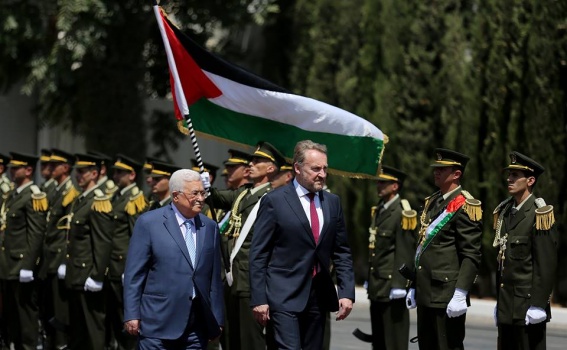 بالصور..الرئيس يستقبل نظيره البوسني في مقر الرئاسة برام الله