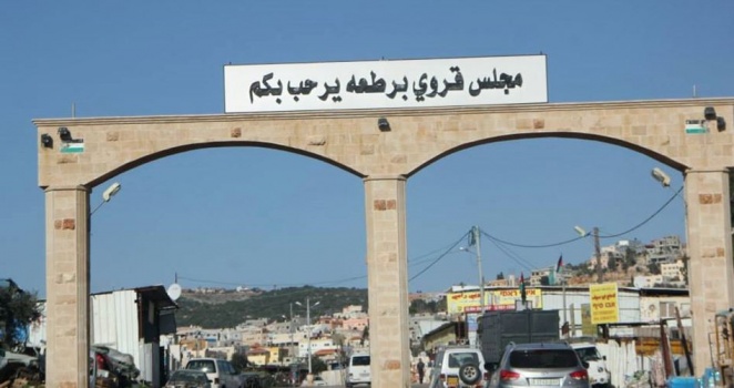الإحتلال يسلم إخطارات بوقف البناء بسوق برطعة جنوب جنين عشية العيد