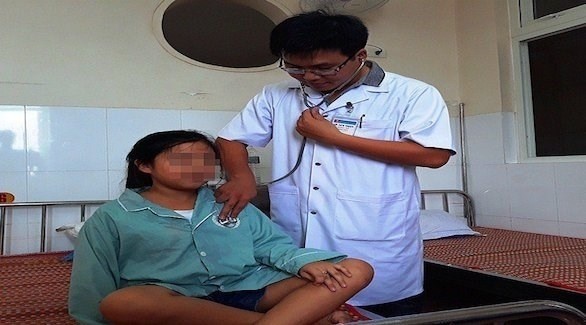 طفلة فيتنامية تتعرق دماء بسبب حالة نادرة