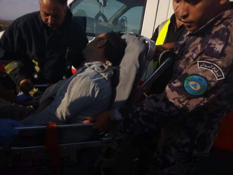 الدفاع المدني يخلي خمس اصابات في حادث تصادم بين مركبتين غرب جنين