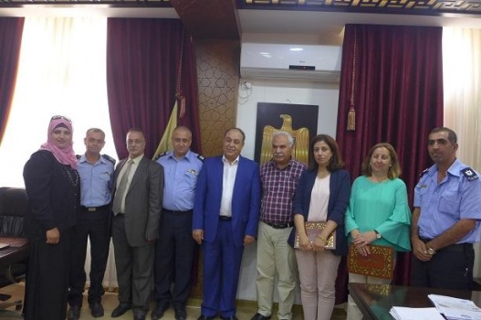 محافظ جنين يكرم شبكة حماية الأسرة تقديرا لجهودها الاجتماعية