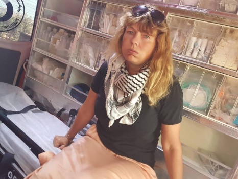 إصابة متضامنة نرويجية خلال مواجهات مع الاحتلال في كفر قدوم