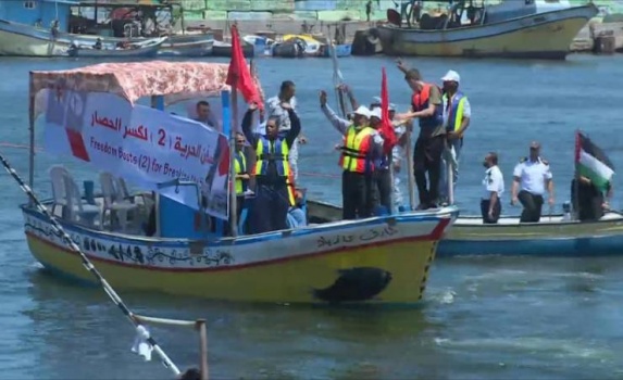 انطلاق مسيرة بحرية لرفع الحصار عن غزة