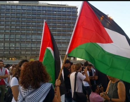 مشروع "قانون" بمحاكمة من يرفع علم فلسطين بأراضي الداخل