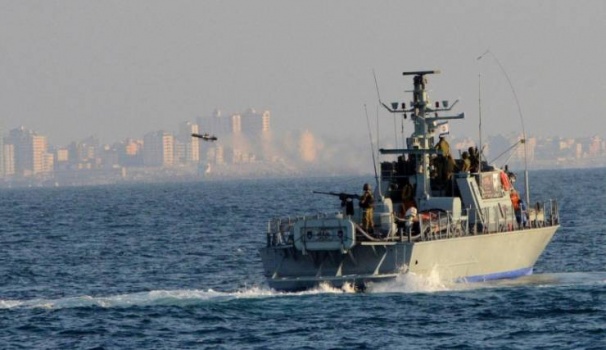 الاحتلال يفتح نيران أسلحته نحو مراكب الصيادين غرب غزة