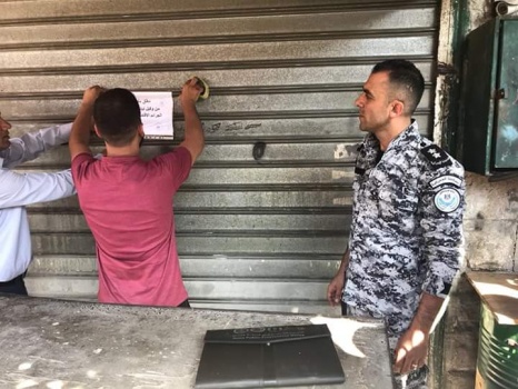 بالصور..نيابة الجرائم الاقتصادية تصدر قرار باغلاق مخبزاً لمخالفته شروط السلامة الصحية في جنين