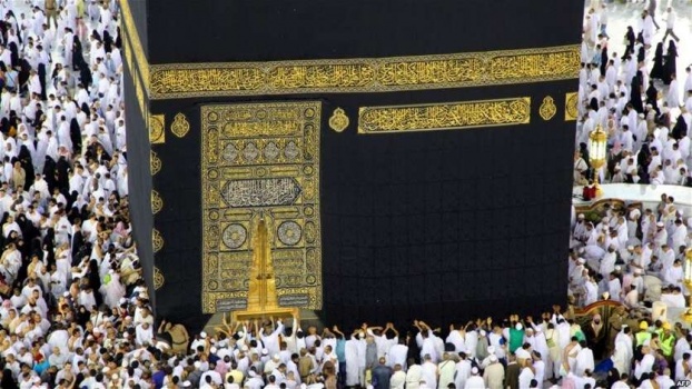 إستعراض كسوة الكعبة المشرفة لهذا العام... أين يتم صنعها وما هي رمزيتها؟