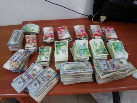 الشرطة تكشف ملابسات جريمة سرقة مبلغ قرابة النصف مليون شيقل في الخليل