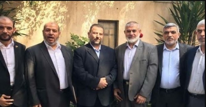 العاروري وابو مرزوق يصلان غزة لبحث ملفات هامة