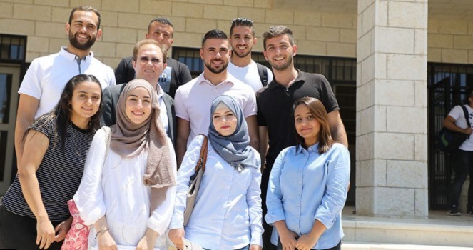 جامعة بيرزيت تحصد المركزين الثاني والرابع بمسابقة "E-Health" بفرنسا