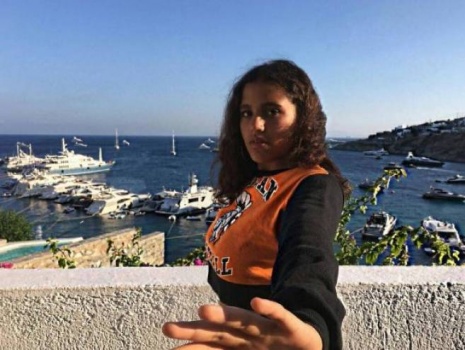 فيديو| جنى إبنة عمرو دياب تثير ضجة بما فعلته...!