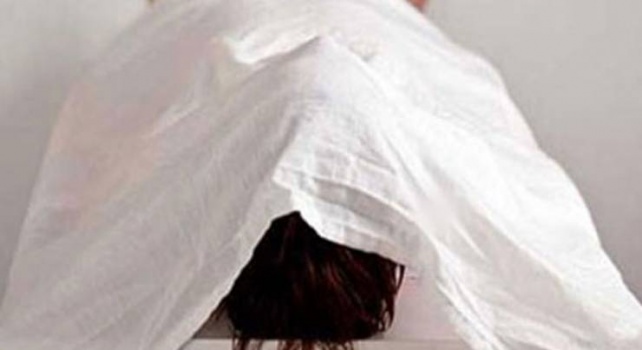 ميت استيقظ خلال تكفينه استعدادا للجنازة.. !