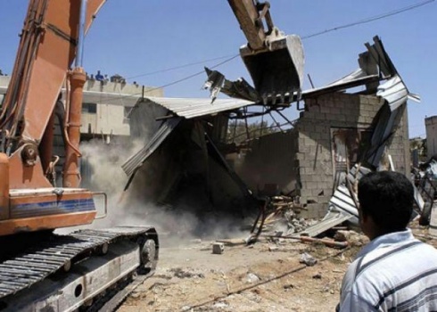 هدم غرفة سكنية وأربعة بركسات في بيت لحم