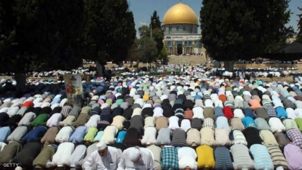 أكثر من 40 ألف فلسطيني يؤدون الجمعة في رحاب "الأقصى"