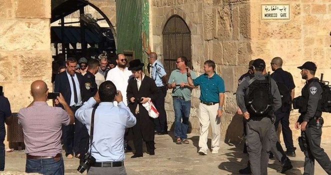 56 مستوطنا وجنديا إسرائيليّا يقتحمون المسجد الأقصى