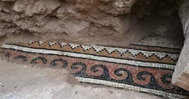 اكتشاف لوحة فسيفسائية في غربي الخليل