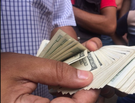 مقترح هيئة مكافحة الفساد حول الهدايا المقدمة للموظفين العموميين