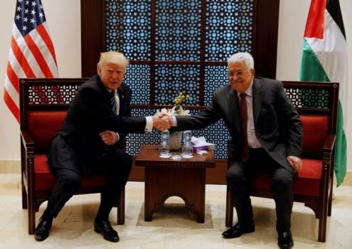 التلفزيون الإسرائيلي: ترامب يدعو الرئيس عباس للقائه