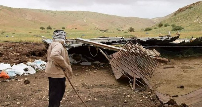 الاحتلال يخطر بطرد 3 عائلات من منطقة "البرج" بالأغوار